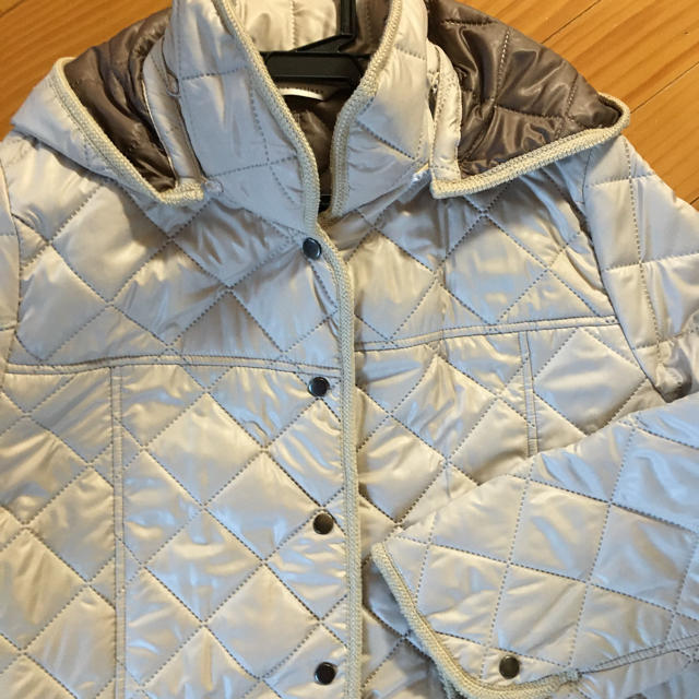 キルティングコート　ベージュ　ＬＬ レディースのジャケット/アウター(ダウンコート)の商品写真