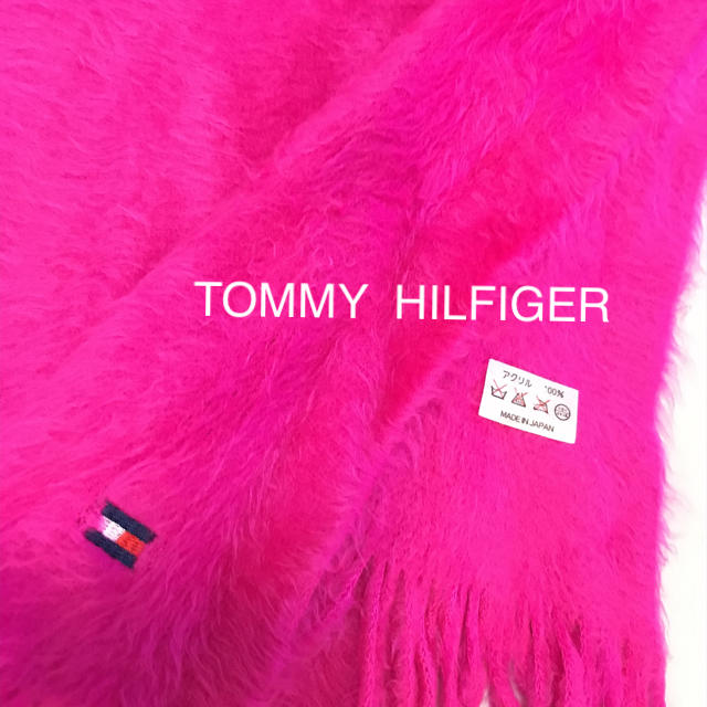 TOMMY HILFIGER(トミーヒルフィガー)のTOMMY  HILFIGER❤︎ショッキングピンクふわふわマフラー 未使用 レディースのファッション小物(マフラー/ショール)の商品写真