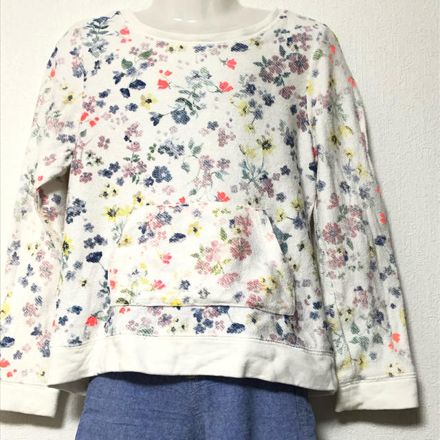 H&M(エイチアンドエム)の(325) H&M 花柄 トレーナー 120cm キッズ/ベビー/マタニティのキッズ服女の子用(90cm~)(Tシャツ/カットソー)の商品写真