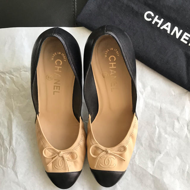 CHANEL(シャネル)のシャネル レザー パンプス バイカラー レディースの靴/シューズ(ハイヒール/パンプス)の商品写真