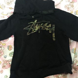 ステューシー(STUSSY)のstussy 迷彩柄パーカー(パーカー)