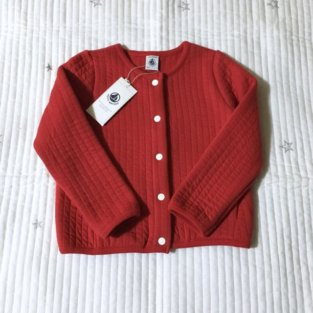 PETIT BATEAU(プチバトー)の＊ご専用＊ 新品未使用  プチバトー  キルティング  カーディガン  4ans キッズ/ベビー/マタニティのキッズ服女の子用(90cm~)(カーディガン)の商品写真