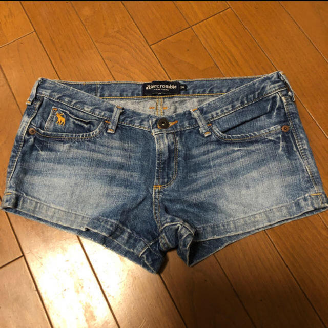 Abercrombie&Fitch(アバクロンビーアンドフィッチ)のショートパンツ デニム  レディースのパンツ(ショートパンツ)の商品写真