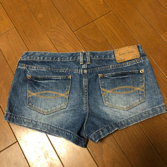 Abercrombie&Fitch(アバクロンビーアンドフィッチ)のショートパンツ デニム  レディースのパンツ(ショートパンツ)の商品写真