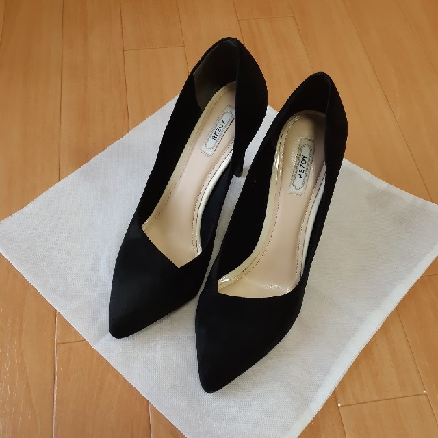 REZOY(リゾイ)のハイヒール　パンプス　ブラック　24.5cm REZOY レディースの靴/シューズ(ハイヒール/パンプス)の商品写真