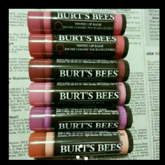 BURT'S BEES(バーツビーズ)のバーツビーズティンテッド☆100%ナチュラル♥ハイビスカス コスメ/美容のスキンケア/基礎化粧品(リップケア/リップクリーム)の商品写真