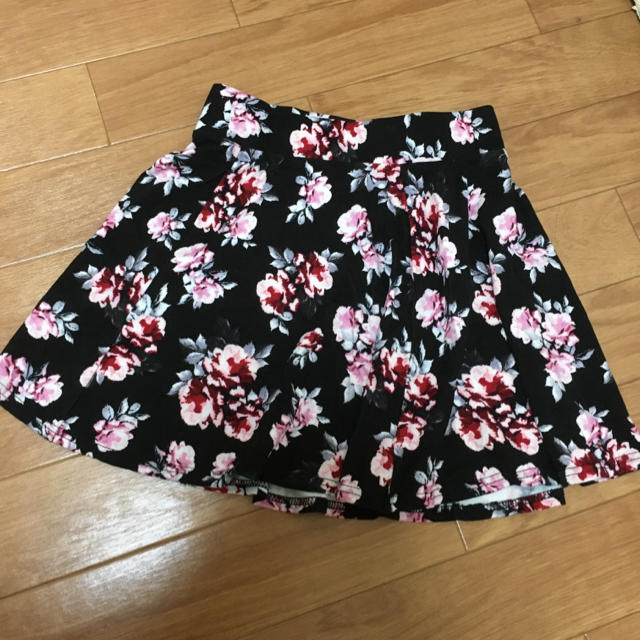 H&M(エイチアンドエム)のH&M花柄ミニスカート♡ レディースのスカート(ミニスカート)の商品写真