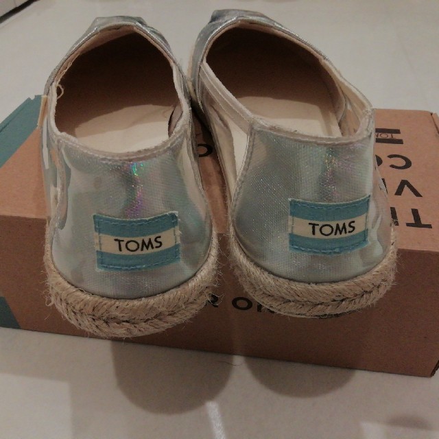 TOMS clear スリッポン