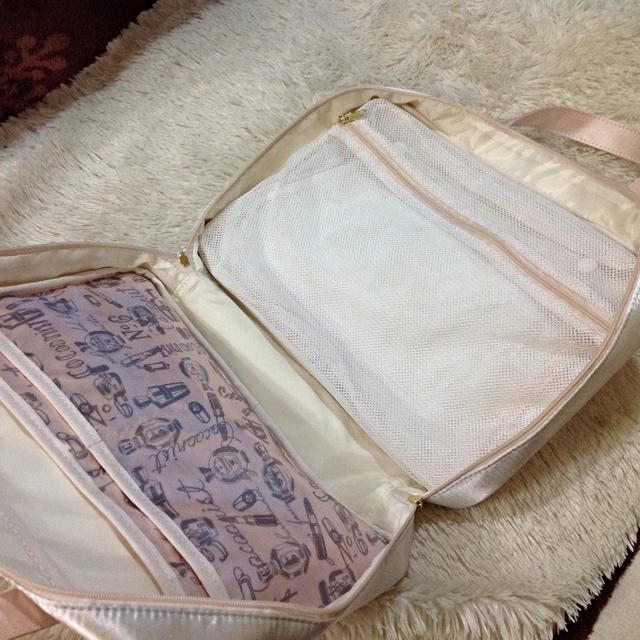 コクーニストトラベルバッグ レディースのバッグ(スーツケース/キャリーバッグ)の商品写真