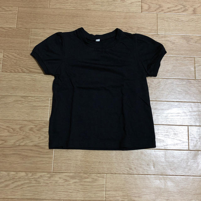 半袖黒シャツ（110） キッズ/ベビー/マタニティのキッズ服男の子用(90cm~)(Tシャツ/カットソー)の商品写真