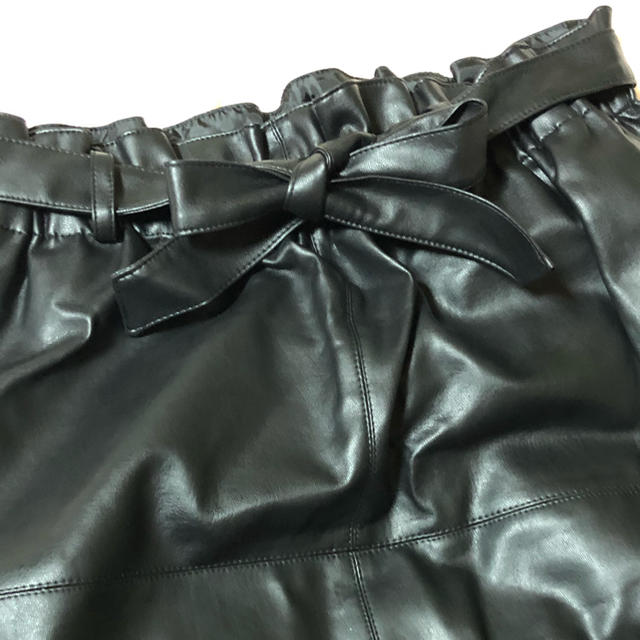 新品　レザースカート　レース×リボン付き レディースのスカート(ひざ丈スカート)の商品写真