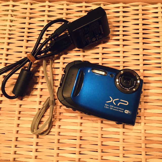 FUJIFILM　FinePix XP70 デジタルカメラカメラ