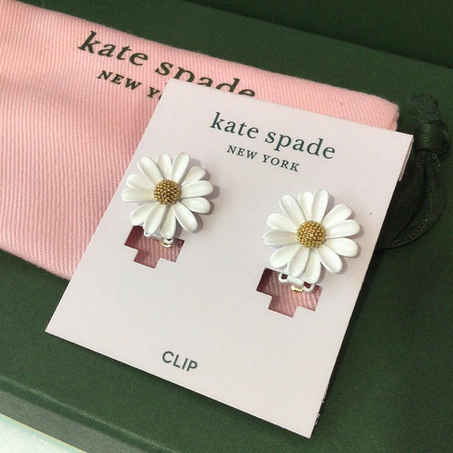 kate spade new york(ケイトスペードニューヨーク)の新品★ケイトスペード★イントゥザブルームクリップスタッズ /フラワーイヤリング レディースのアクセサリー(イヤリング)の商品写真