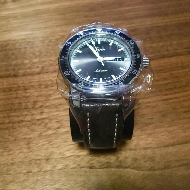 SINN(シン)の新品未使用品 sinn 104.st.sa.ia ジン 腕時計 レザーベルト メンズの時計(腕時計(アナログ))の商品写真