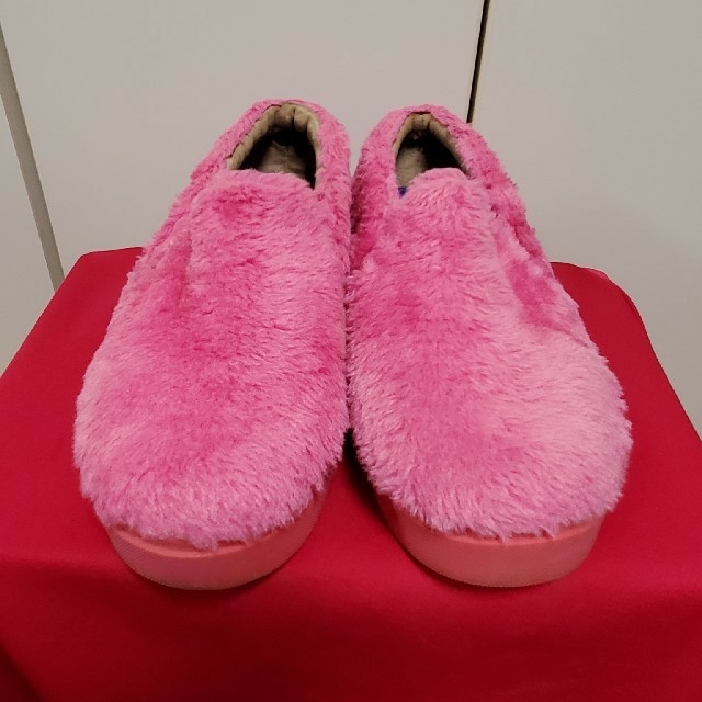 JEFFREY CAMPBELL(ジェフリーキャンベル)のレア 冬 可愛い PINK ピンク ファー  ペタンコ スリッポン フラット レディースの靴/シューズ(スリッポン/モカシン)の商品写真
