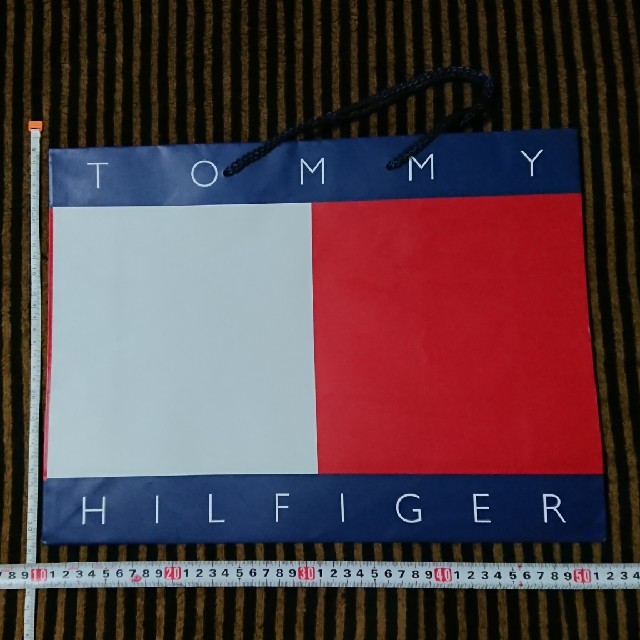 TOMMY HILFIGER(トミーヒルフィガー)のTOMMY HILFIGER トミーヒルフィガー 紙袋 レディースのバッグ(ショップ袋)の商品写真