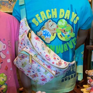 ディズニー(Disney)の【しぇり 様専用】ハワイ アウラニ ディズニー ボディバッグ ウエストポーチ (ボディバッグ/ウエストポーチ)