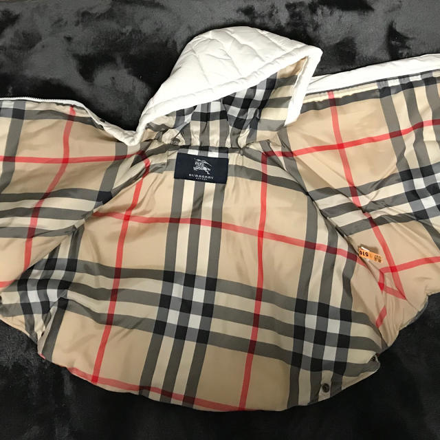 BURBERRY(バーバリー)のバーバリー　ベビーポンチョ　ダウン　 キッズ/ベビー/マタニティのベビー服(~85cm)(カーディガン/ボレロ)の商品写真