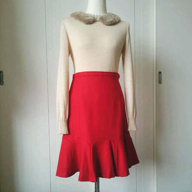 LOUNIE(ルーニィ)のLOUNIE☆真っ赤ウールスカート未使用 レディースのスカート(ひざ丈スカート)の商品写真