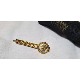 ジャンニヴェルサーチ(Gianni Versace)の正規 ヴェルサーチ メデューサロゴ グレカGエンブレムバレッタ ゴールド×シェル(バレッタ/ヘアクリップ)