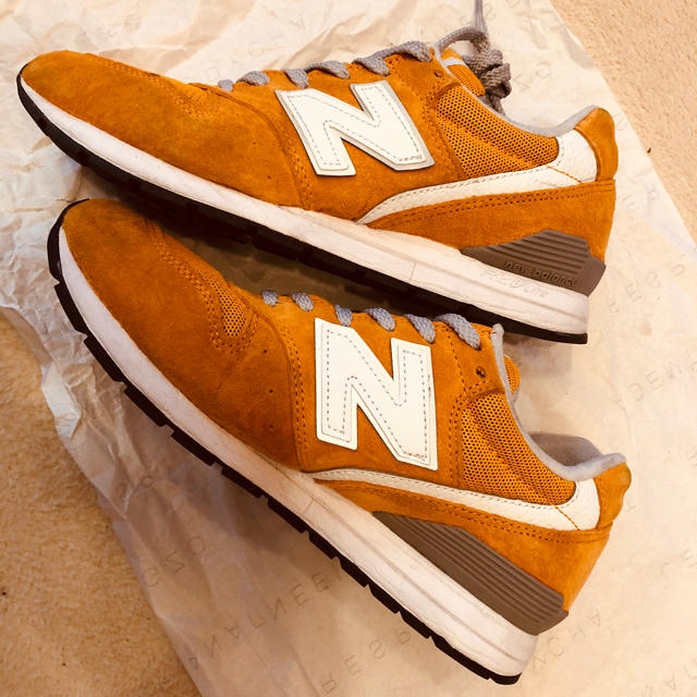 New Balance(ニューバランス)のピケ様専用★ニューバランス996 オレンジ　23.5cm レディースの靴/シューズ(スニーカー)の商品写真