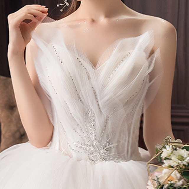 高品質 デザイン胸元 チュール 羽 白鳥 ウィング ウェディングドレス ドレスの通販 By E A Store Wedding ラクマ