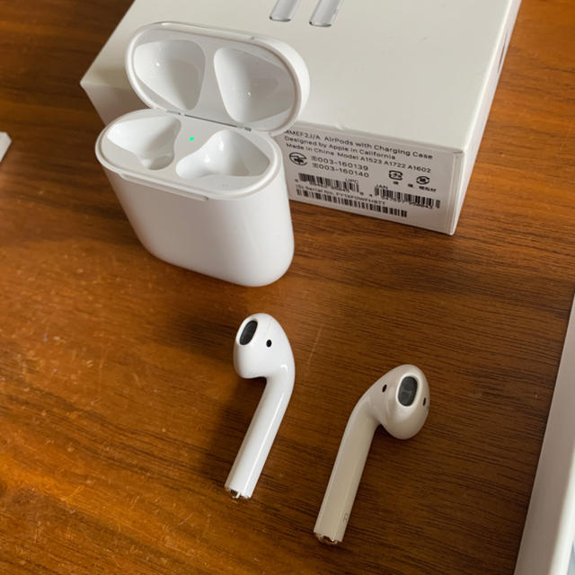 ヘッドフォン/イヤフォンAirPods