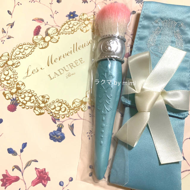 未使用 チークブラシ 山羊毛 LADUREE