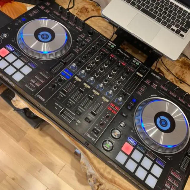 Pioneer(パイオニア)の上級機種 Pioneer DDJ-SZ PCDJ コントローラー 楽器のDJ機器(PCDJ)の商品写真