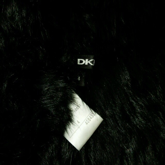 DKNY(ダナキャランニューヨーク)のDKNYムートンジャケット レディースのジャケット/アウター(毛皮/ファーコート)の商品写真