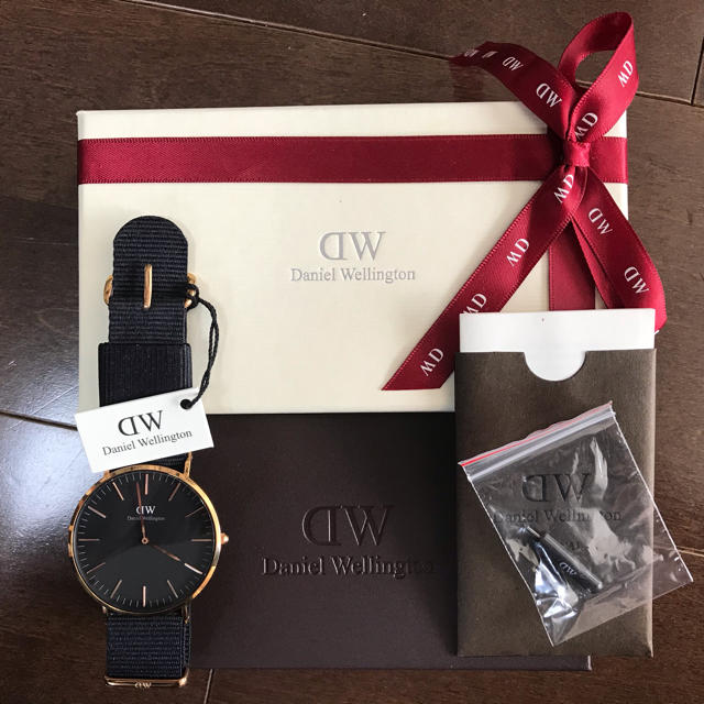 Daniel Wellington(ダニエルウェリントン)のDaniel Wellington ブラック✖️ピンクゴールド替えの革バンドつき メンズの時計(腕時計(アナログ))の商品写真