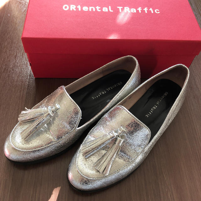 ORiental TRaffic(オリエンタルトラフィック)のくー様専用《ORiental TRaffic》シルバー パンプス レディースの靴/シューズ(ローファー/革靴)の商品写真