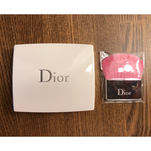 Dior(ディオール)のDior スノーブラッシュ&ブルームパウダー コスメ/美容のベースメイク/化粧品(フェイスパウダー)の商品写真