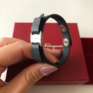 サルヴァトーレフェラガモ(Salvatore Ferragamo)のferragamo❤︎バングル(ブレスレット/バングル)