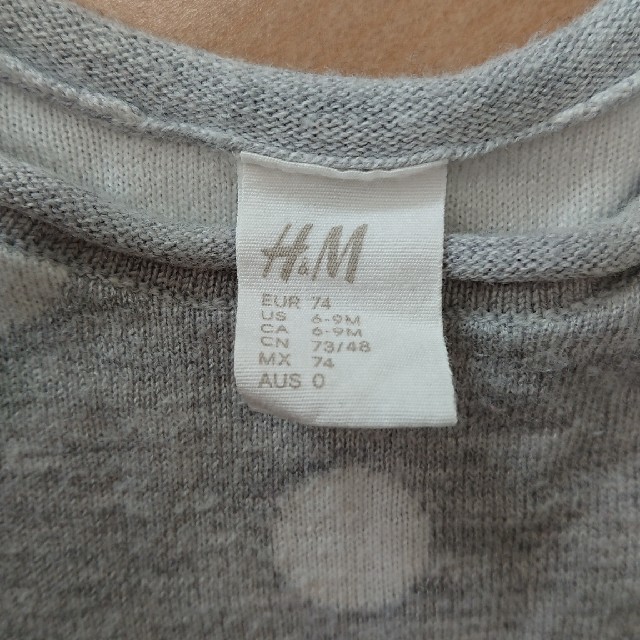 H&M(エイチアンドエム)の75㎝ ドット柄 ニット キッズ/ベビー/マタニティのベビー服(~85cm)(ニット/セーター)の商品写真
