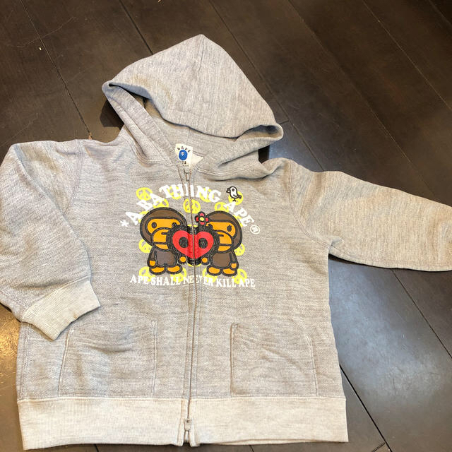 A BATHING APE(アベイシングエイプ)のかなりお得 値下げ‼️A BATHING APE kids パーカー 110cm キッズ/ベビー/マタニティのキッズ服男の子用(90cm~)(ジャケット/上着)の商品写真