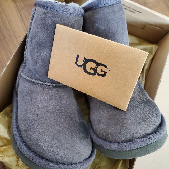 UGG(アグ)のugg キッズ　ムートン キッズ/ベビー/マタニティのキッズ靴/シューズ(15cm~)(ブーツ)の商品写真