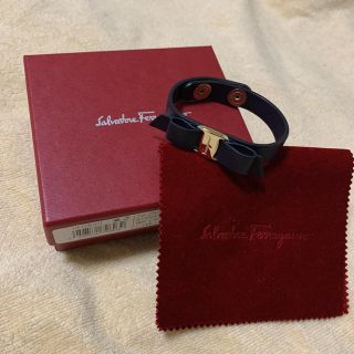 サルヴァトーレフェラガモ(Salvatore Ferragamo)の❗️週末セール❗️【フェラガモ】イタリアンレザーバングル(ブレスレット/バングル)