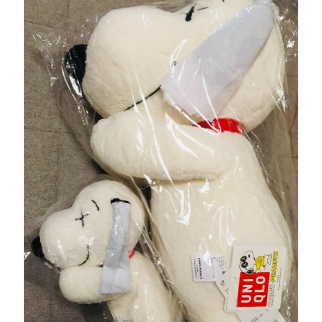 SNOOPY(スヌーピー)のユニクロ kaws カウズ SNOOPY スヌーピー ぬいぐるみ 4点 バッグ付 エンタメ/ホビーのおもちゃ/ぬいぐるみ(キャラクターグッズ)の商品写真