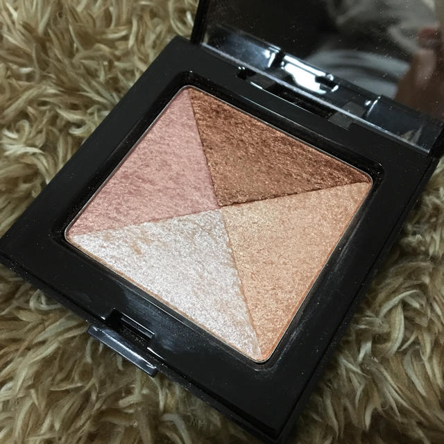 laura mercier(ローラメルシエ)のlaura mercier シマーブロック ピーチモザイク コスメ/美容のベースメイク/化粧品(フェイスパウダー)の商品写真