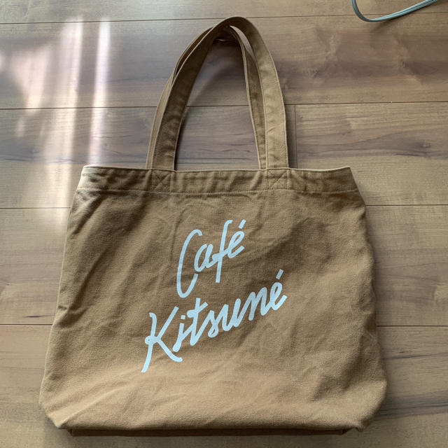 MAISON KITSUNE'(メゾンキツネ)のcafeKitsune 限定トートバッグ　カフェキツネメゾンキツネ レディースのバッグ(トートバッグ)の商品写真