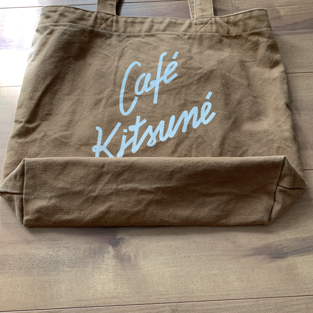 MAISON KITSUNE'(メゾンキツネ)のcafeKitsune 限定トートバッグ　カフェキツネメゾンキツネ レディースのバッグ(トートバッグ)の商品写真