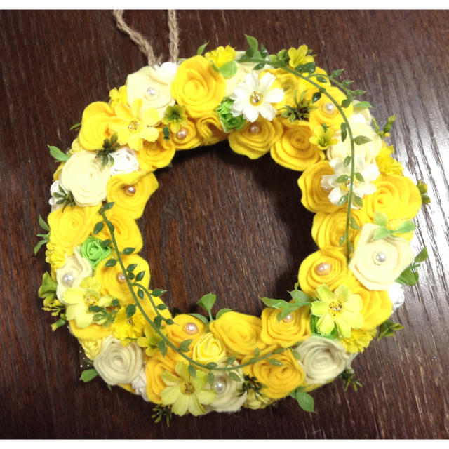 幸せ色✨✨フエルト  リース 黄色のお花畑🍀🍀感謝sale✨✨ ハンドメイドのフラワー/ガーデン(リース)の商品写真