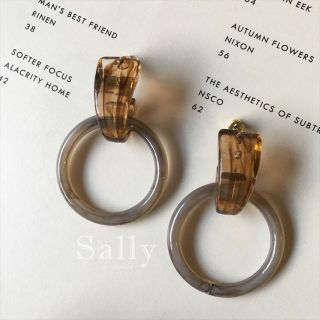 エンフォルド(ENFOLD)の再販【モカブラウン×グレージュ】アクリルサークルピアス33mm(ピアス)