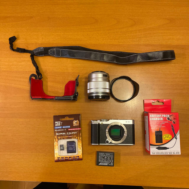 富士フイルム(フジフイルム)のFUJIFILM デジタルカメラレンズキットX-A1 XC16-50mmブラック スマホ/家電/カメラのカメラ(ミラーレス一眼)の商品写真