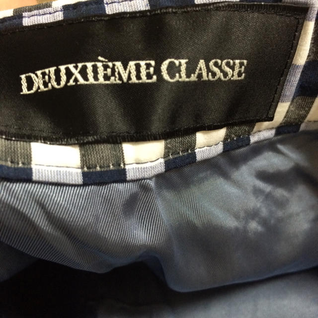 DEUXIEME CLASSE(ドゥーズィエムクラス)のドゥーズイエム タフタスカート レディースのスカート(ひざ丈スカート)の商品写真