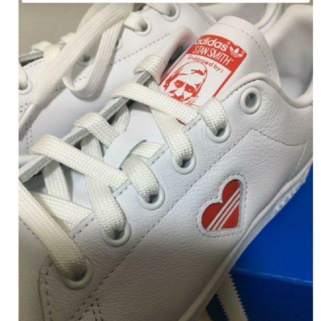 adidas(アディダス)の【新品】adidas スタンスミス ハート（ホワイト:24cm） レディースの靴/シューズ(スニーカー)の商品写真