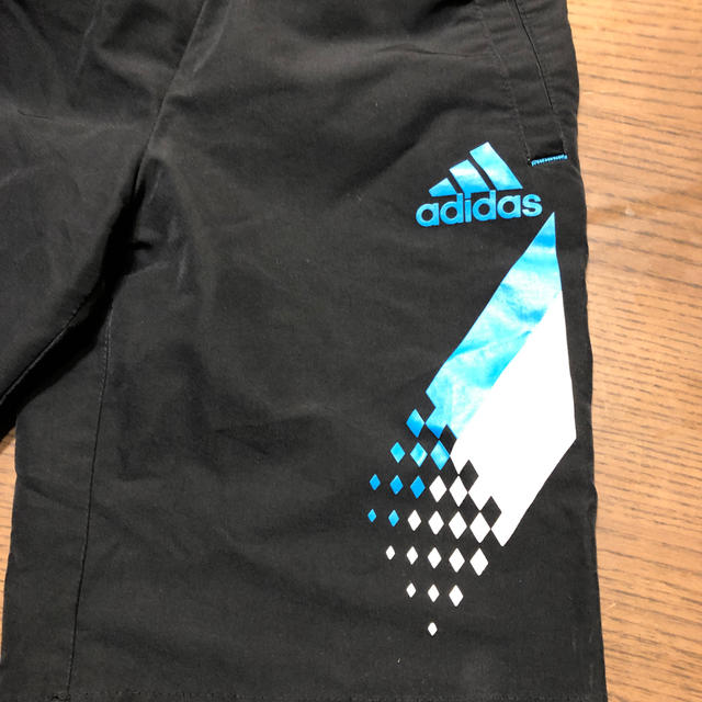 adidas(アディダス)のアディダス ハーフパンツ130 キッズ/ベビー/マタニティのキッズ服男の子用(90cm~)(パンツ/スパッツ)の商品写真