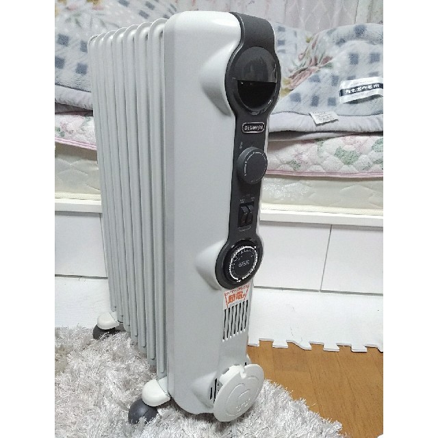 DeLonghi(デロンギ)のデロンギ オイルヒーター  HJ0812 スマホ/家電/カメラの冷暖房/空調(オイルヒーター)の商品写真