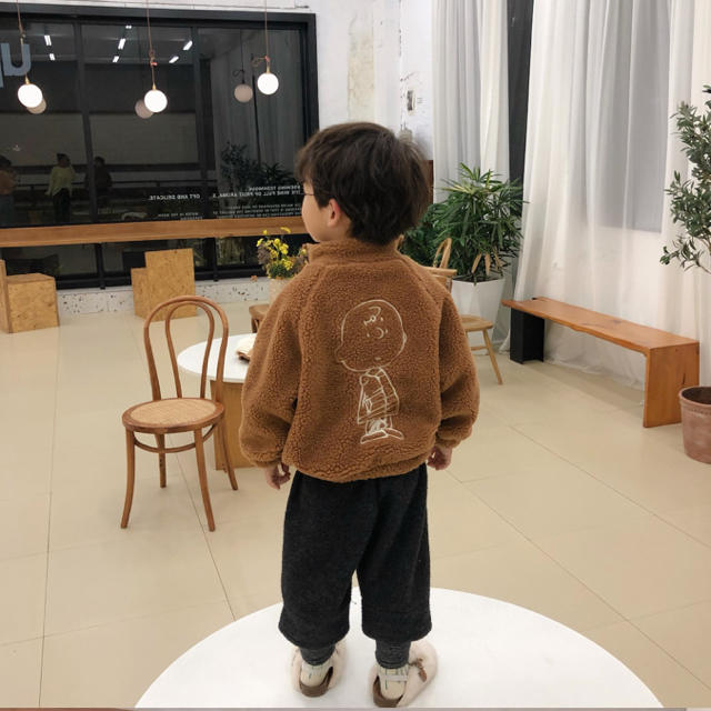 上品なスタイル 新品子供服チャーリーブラウントレーナー90
